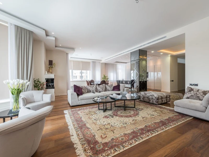 Motorised curtain ceiling track system with smart home automation